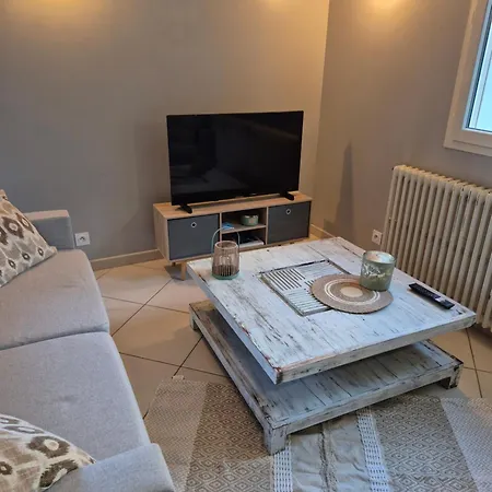 Maison De Gare, 8 Personnes, 20 Min Puy Du F *